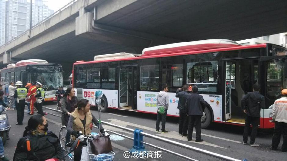 成都公交车燃烧事件是怎么回事是谁做的组图