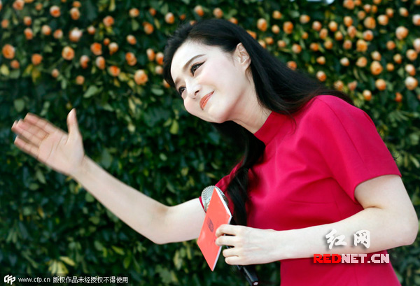 范冰冰参加某楼盘的营销活动