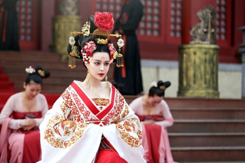 《武则天》曝光了一组主演范冰冰与李治廷的绝美剧照