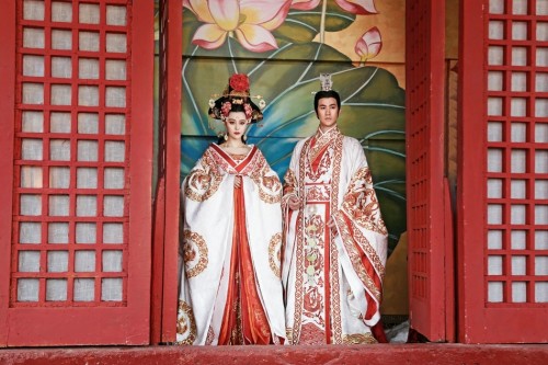 《武则天》曝光了一组主演范冰冰与李治廷的绝美剧照