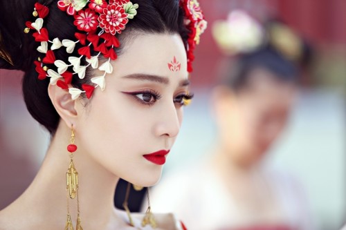 《武则天》曝光了一组主演范冰冰与李治廷的绝美剧照