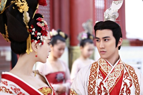 《武则天》曝光了一组主演范冰冰与李治廷的绝美剧照