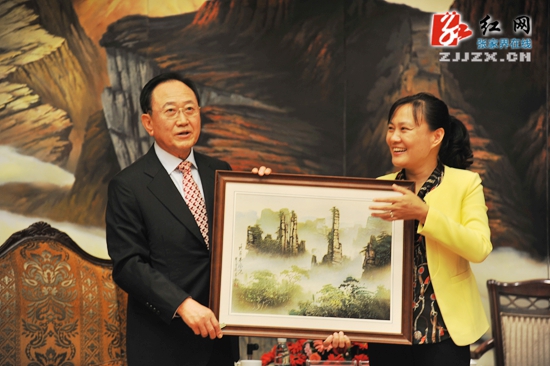 张家界市副市长田华玉会见韩国河东郡前郡守曹由幸一行（图）