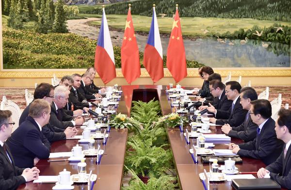 　　中新社刘震
