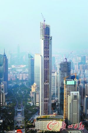 530米高的东塔将举行封顶仪式。