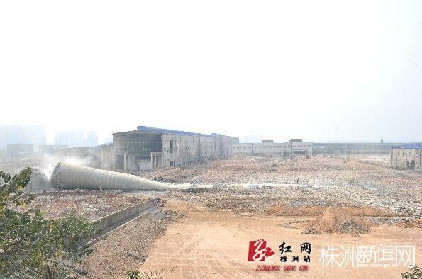 旗滨玻璃株洲老厂正在进行拆除（株洲晚报 张媛 摄）