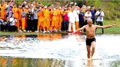 网传“轻功水上漂” 嵩山少林武僧：只有小说里才有