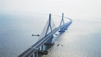 连接上海和洋山港的东海大桥