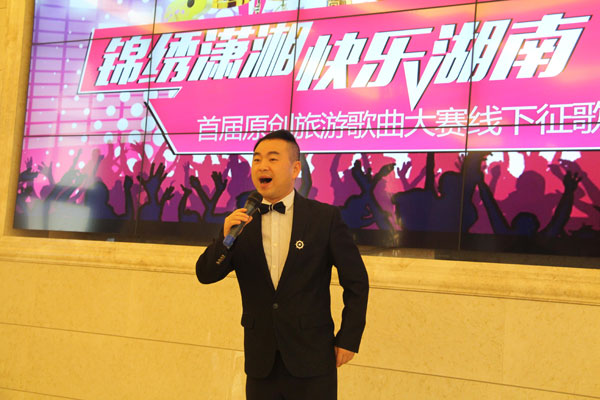 现场深情演绎