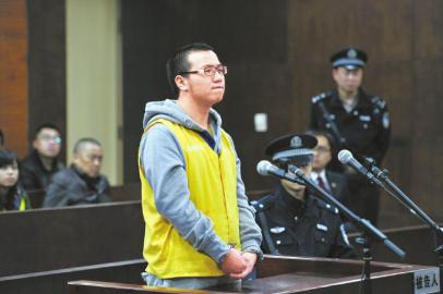 汶川＂抗震小英雄＂自毁之路:一掷千金 满嘴谎话