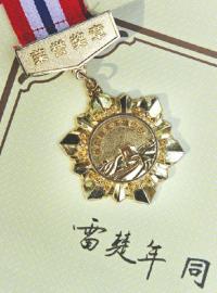 汶川＂抗震小英雄＂自毁之路:一掷千金 满嘴谎话