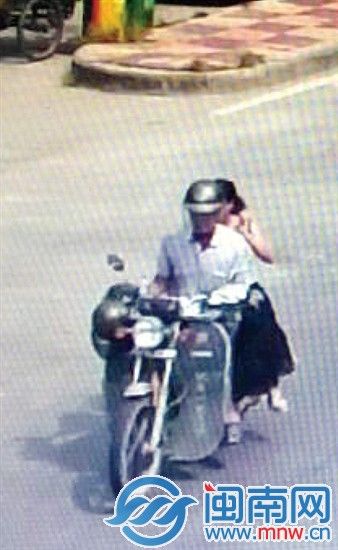 女子穿长裙侧坐搭摩的 裙卷后轮摔下车身亡(图)