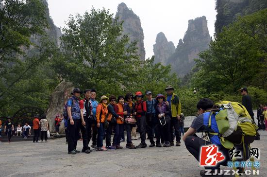 武陵源区旅游强劲上扬提前两月完成去年接待总量