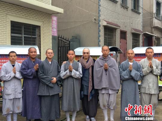 陈国明摄