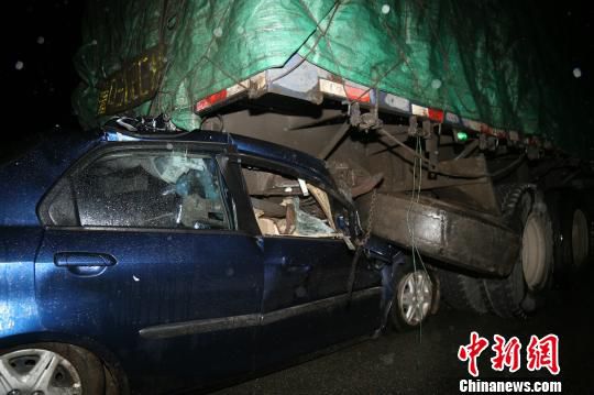 云南普洱发生一起交通事故造成2死1重伤(图)