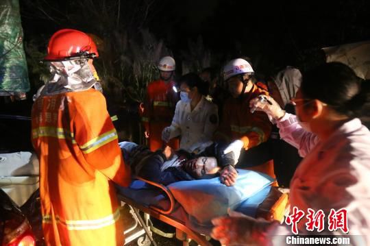 云南普洱发生一起交通事故 造成2死1重伤(图)