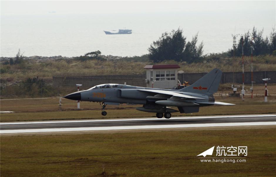 歼轰-7A飞抵珠海 对海攻击性能超歼10