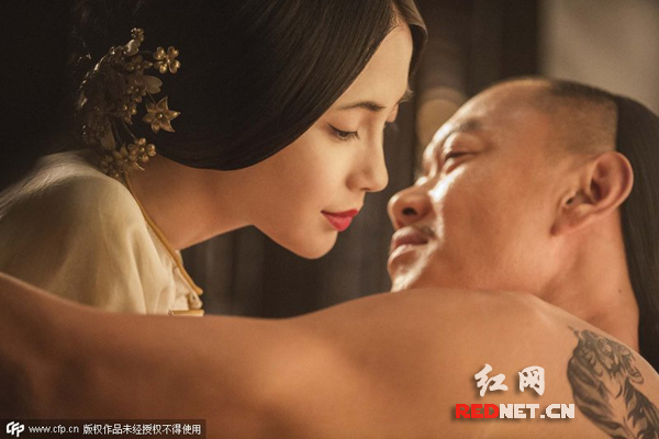 Angelababy与冯嘉怡澡堂肉搏戏