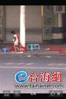 男童被绑电线杆上乞讨 远处有成年人监视(图)
