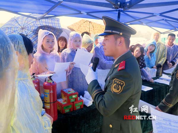 群众踊跃参与消防有奖问答