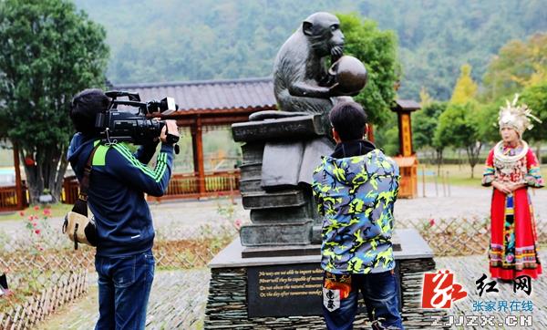 安徽合肥电视台《周游记》栏目来黄龙洞景区拍摄