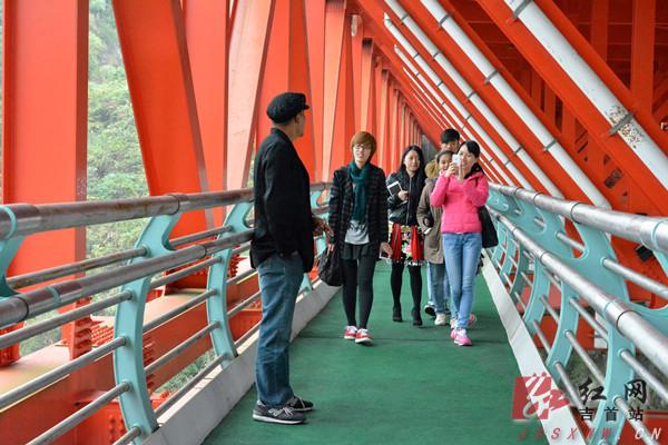 泰国主流媒体来吉首采风