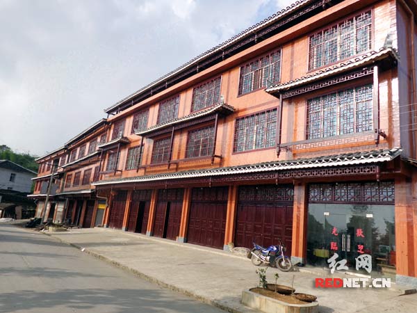 “穿衣戴帽”工程街景房