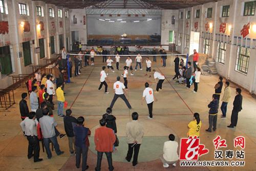 汉寿县教育系统教工男女混合气排球赛鸣笛开赛