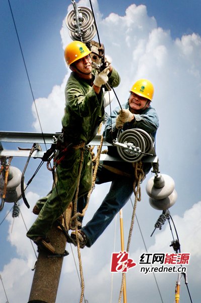 11月14日），该公司新成立的湘潭县洛口中心运检所员工抓住当前有利气候，为俗、郭10千伏线路进行集中维护检修，迎接冬季用电高峰的到来而确保可靠供电。