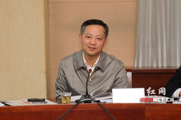 张硕辅要求省社科院农村发展研究中心找准定位，创新机制，更好地发挥作为省委省政府“三农”问题智库的作用。