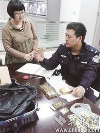 男子带18斤黄金过安检拿错行李箱 报警找回(图)
