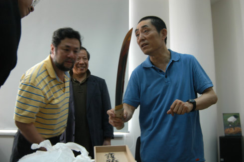 高仓健为张艺谋特地打造的武士刀