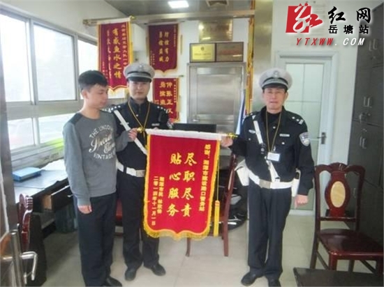 岳塘区老交警工作纪实:老当益壮 用心站好每一班岗