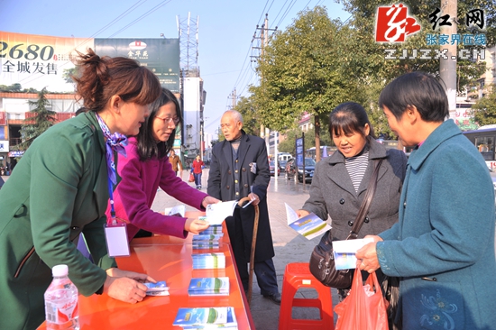 张家界“依法信访”宣传 获群众夸赞