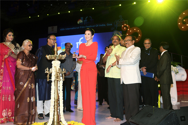 章子怡出席点灯仪式