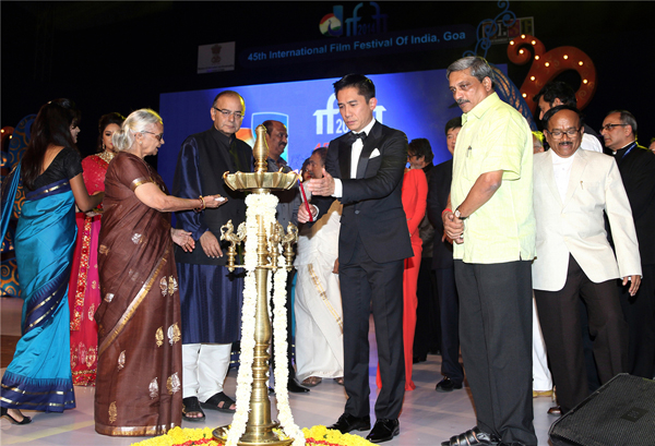 梁朝伟出席点灯仪式