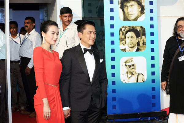 章子怡梁朝伟牵手亮相