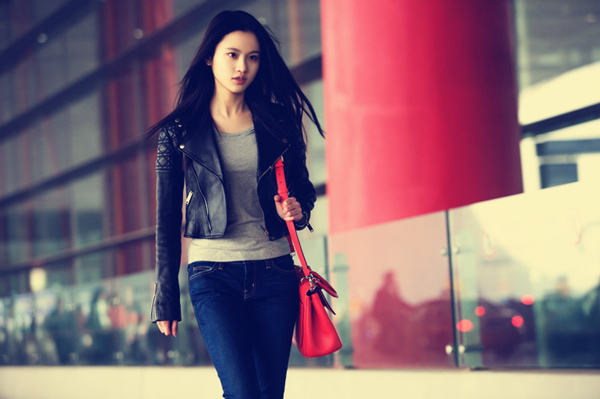 张慧雯酷劲十足