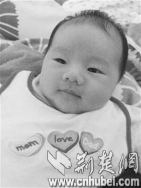 天降水泥块砸中40天女婴 2次手术仍未脱险(图)