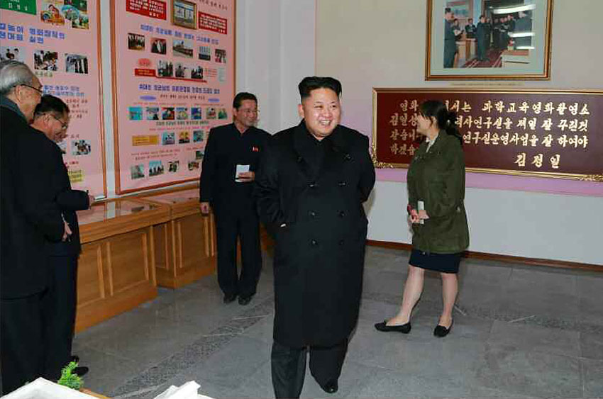 金正恩视察<em>漫画</em>电影制片厂 妹妹金与正官职首