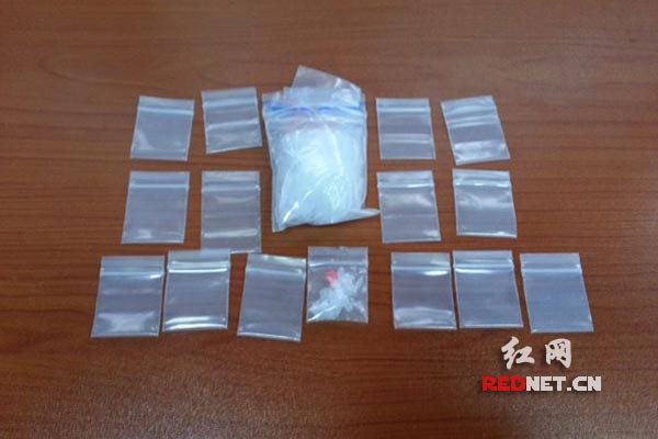 民警又在袁某身上搜出了近50克的毒品。