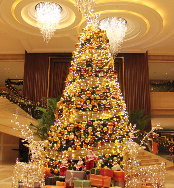 长沙芙蓉国温德姆至尊豪廷大酒店今日点亮圣诞灯。