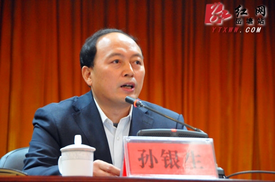 区委中心组集中学习十八届四中全会精神