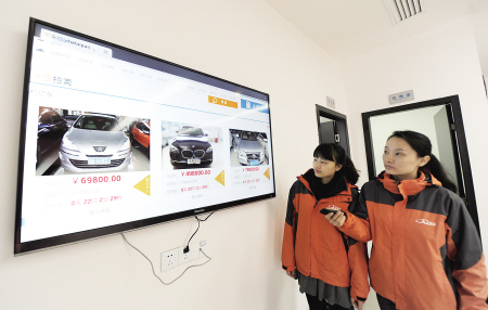 昨日，湖南首个C2B“车来拍”二手车拍卖平台上线。　　余志雄 摄
