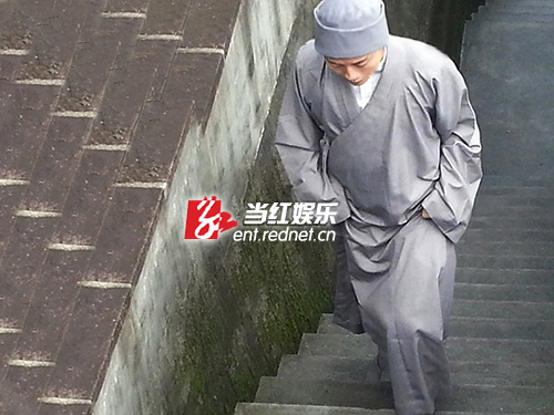 网友曝照片证实李玉刚正式出家