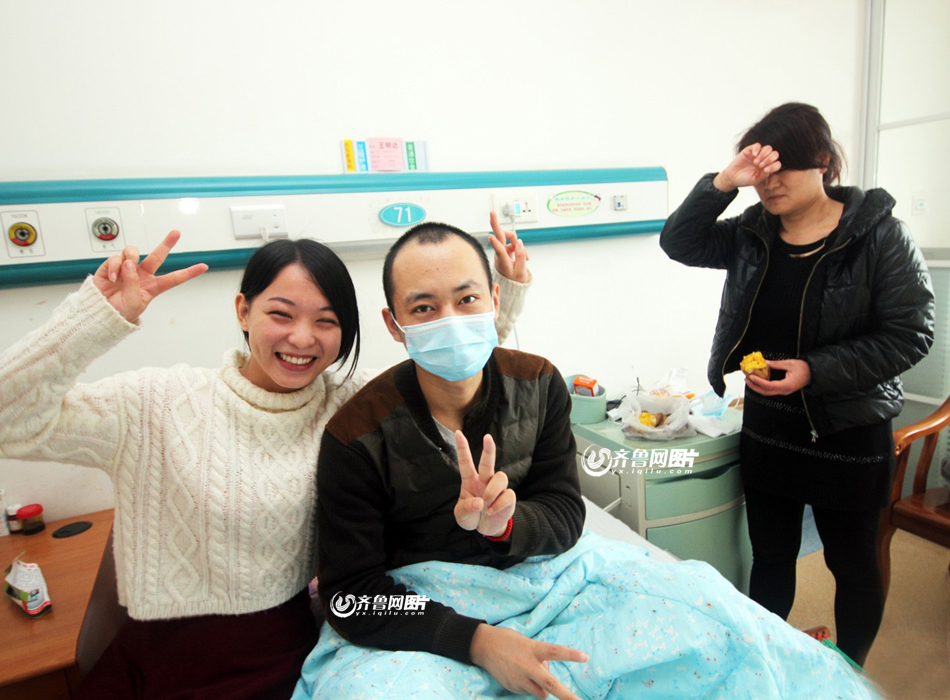 枣庄90后女孩街头卖烤地瓜为白血病哥哥筹钱