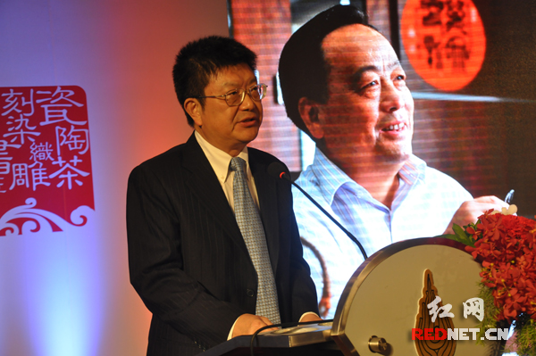 湖南出版投资控股集团总经理张天明主持湖湘文化走进泰国名家讲座。
