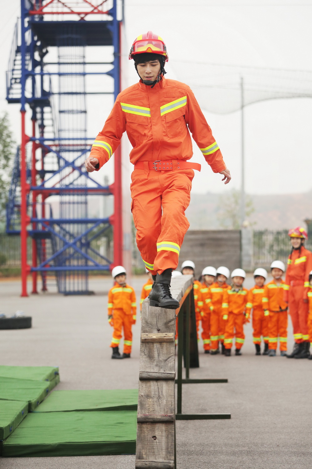 陈老师过独木桥