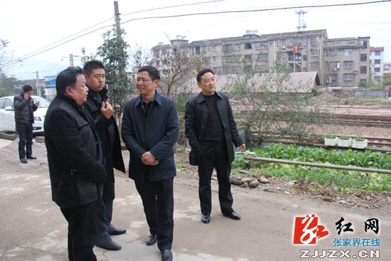 慈利县委书记邱初开到紫霞居委会“认岗”