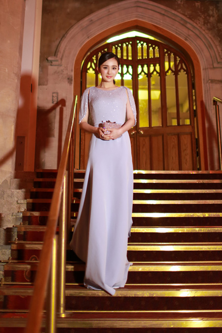 杨幂优雅亮相英中峰会晚宴